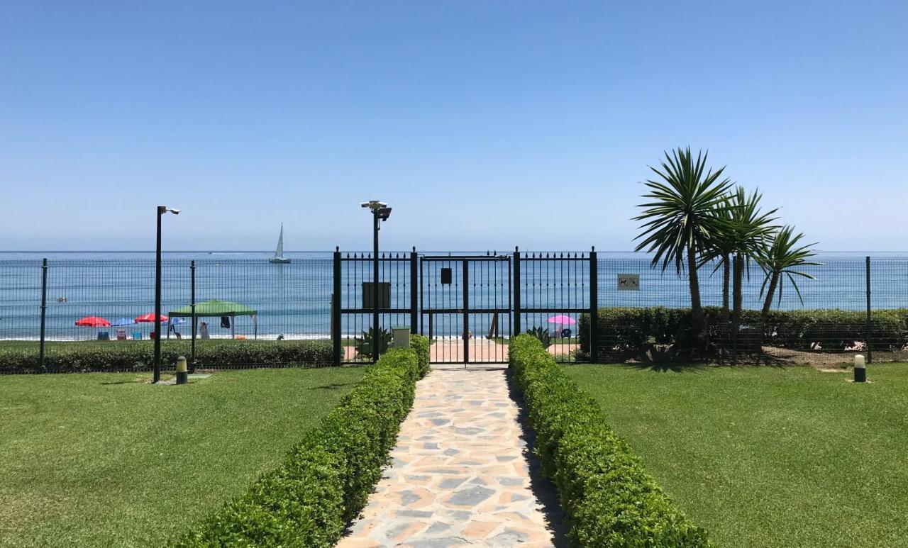 Marbella - Estepona Beach Frontline Apartment Kültér fotó