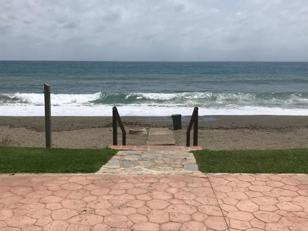 Marbella - Estepona Beach Frontline Apartment Kültér fotó