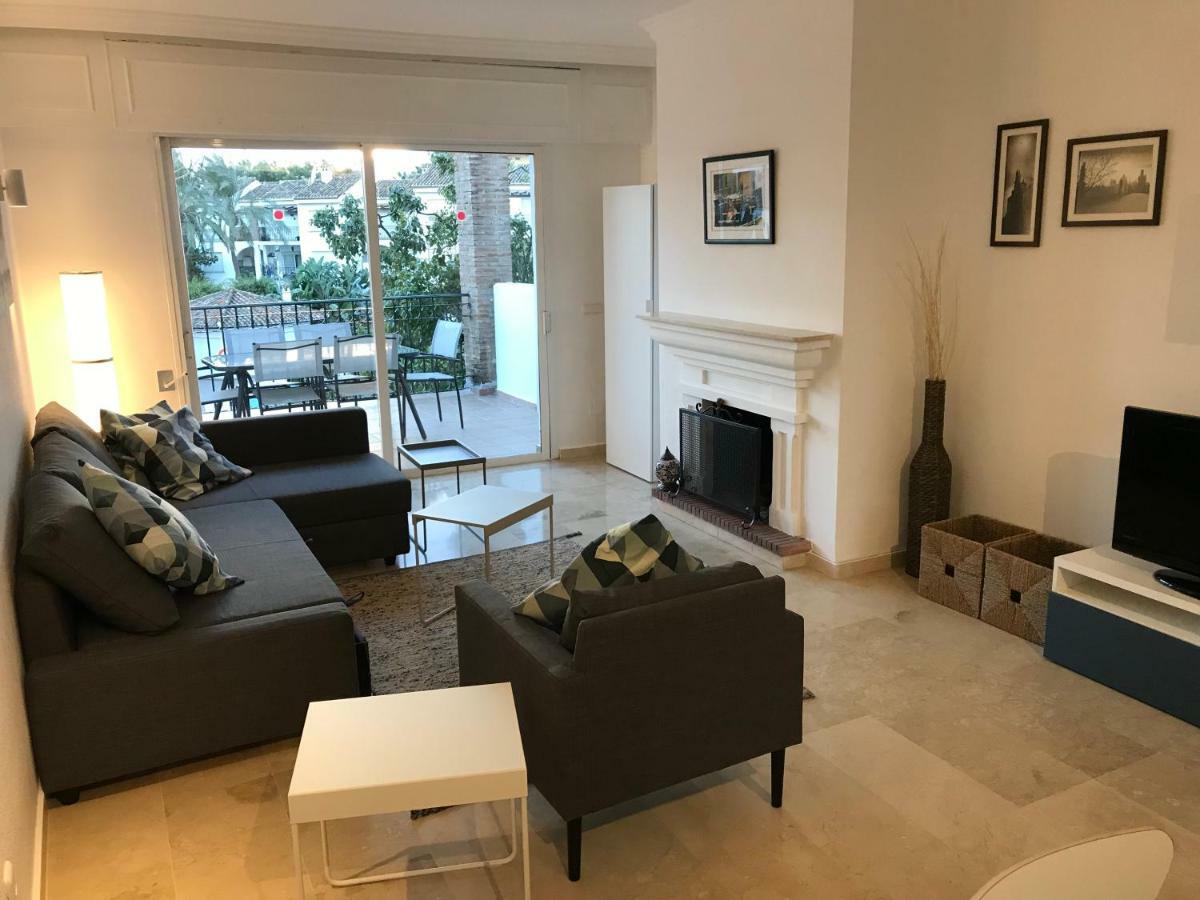 Marbella - Estepona Beach Frontline Apartment Kültér fotó