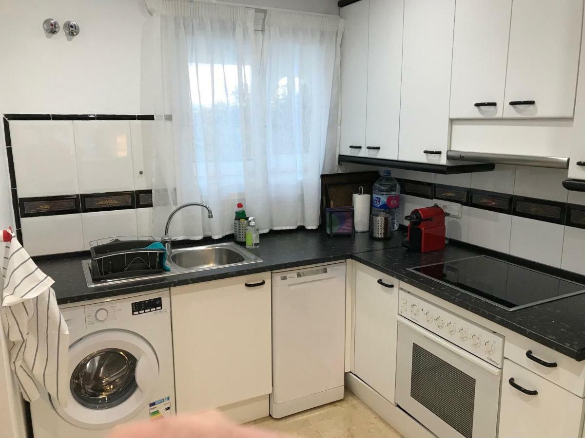 Marbella - Estepona Beach Frontline Apartment Kültér fotó
