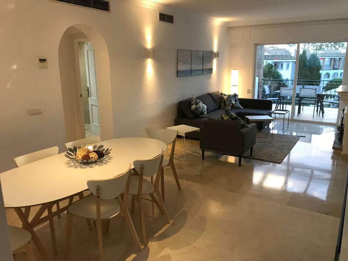 Marbella - Estepona Beach Frontline Apartment Kültér fotó