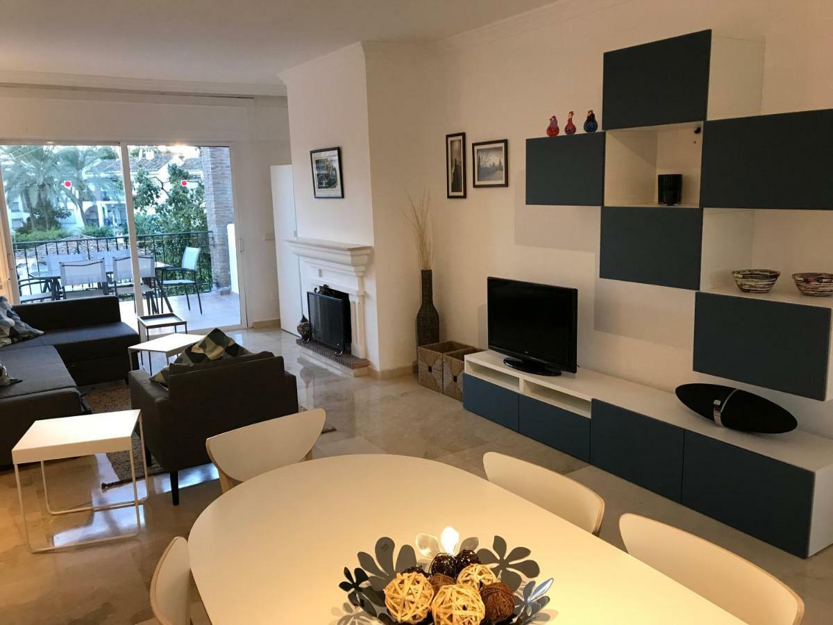 Marbella - Estepona Beach Frontline Apartment Kültér fotó