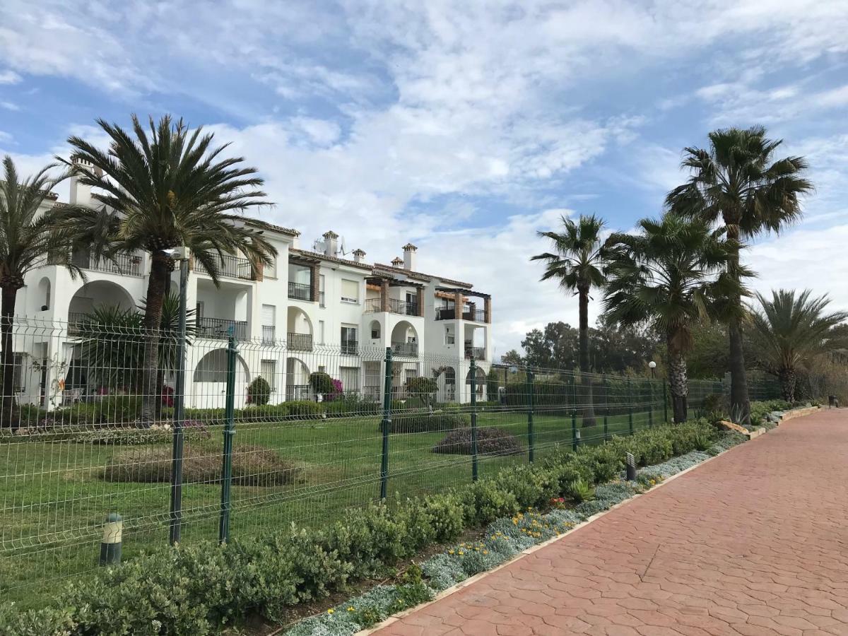 Marbella - Estepona Beach Frontline Apartment Kültér fotó