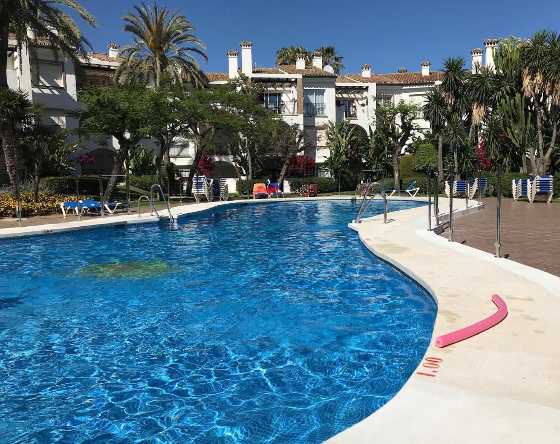 Marbella - Estepona Beach Frontline Apartment Kültér fotó